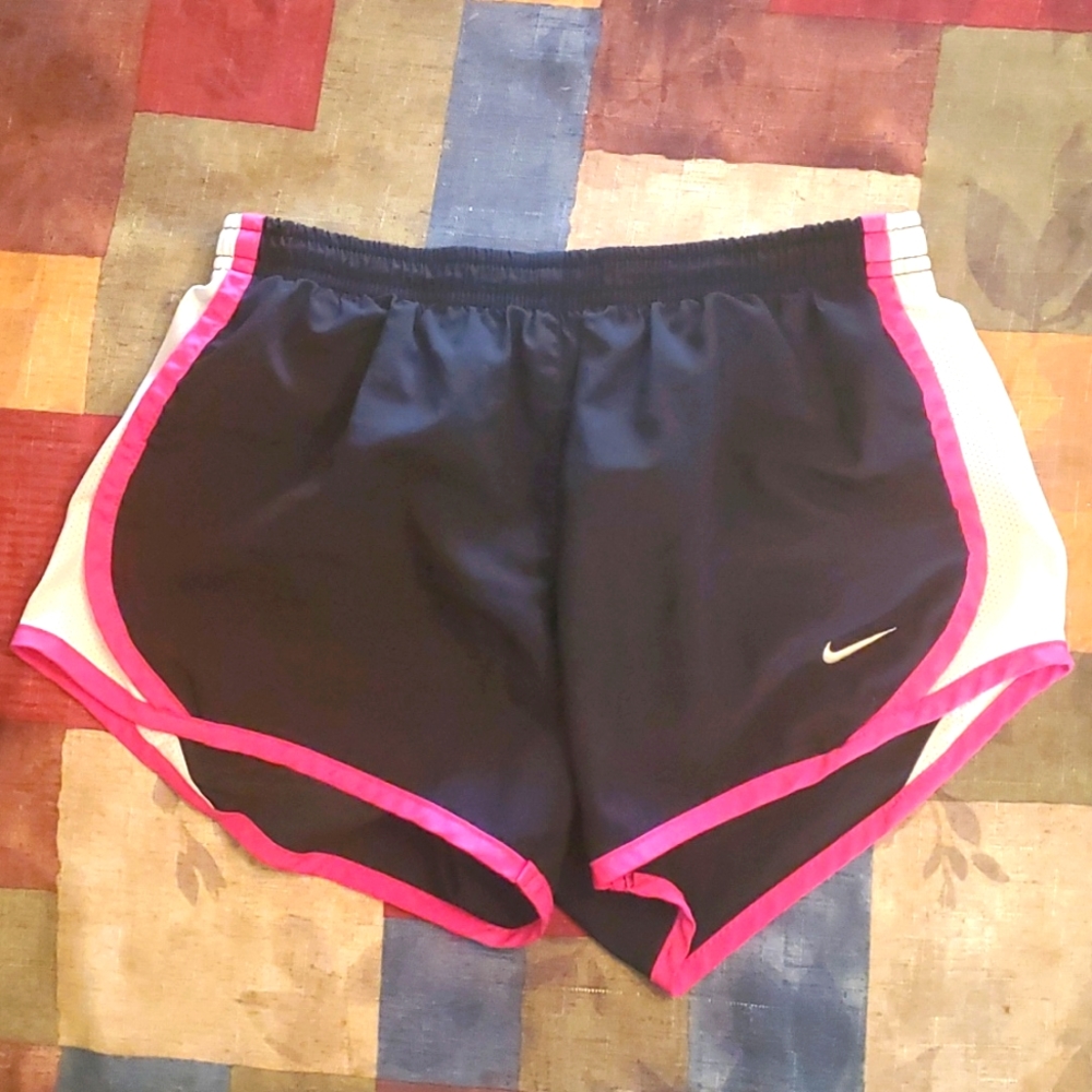 Nike girls drifit shorts black white pink size Medium
